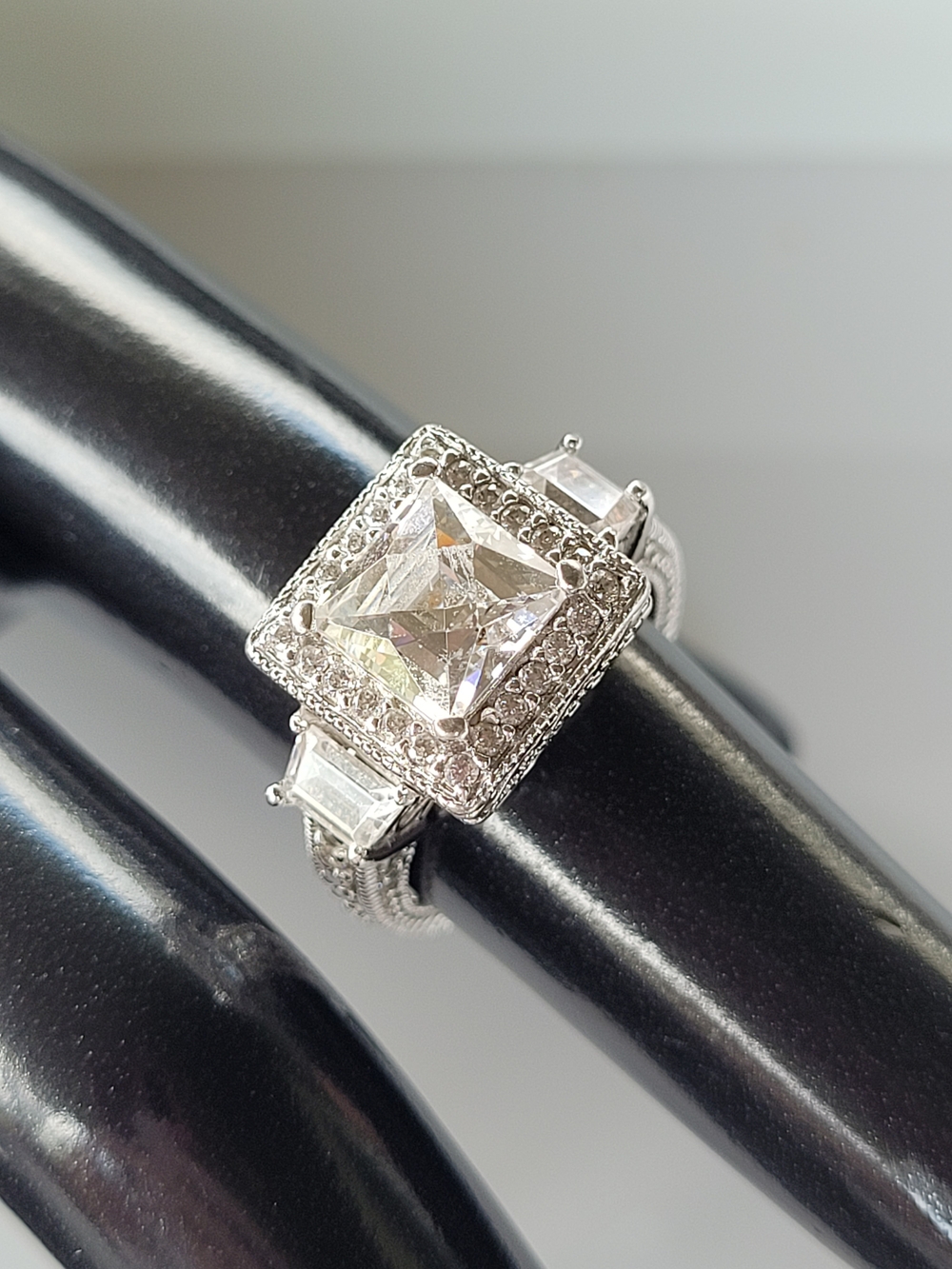 Tycoon 925 Sterling Silver Cubic Zirconia Statement Ring - Size 7